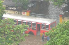 Pictures of Mumbai Flood,July 2006