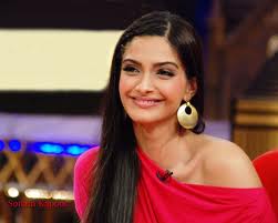 Sonam Kapoor cite smile picture